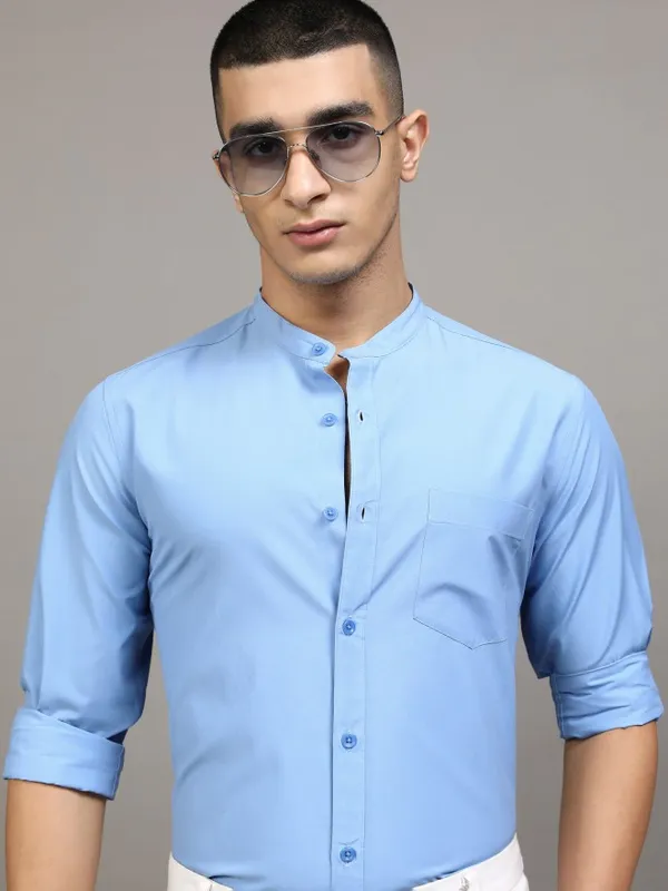 Highlander Men Blue Solid Slim Fit Casual Shirt