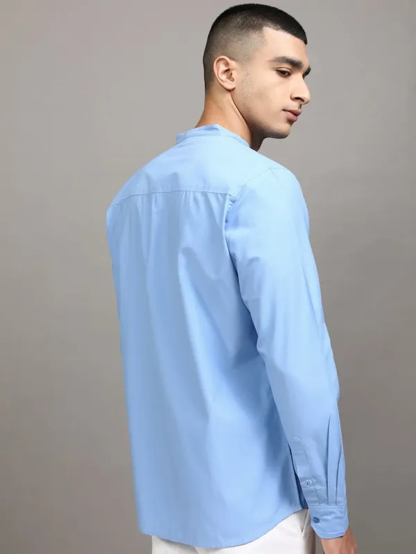 Highlander Men Blue Solid Slim Fit Casual Shirt