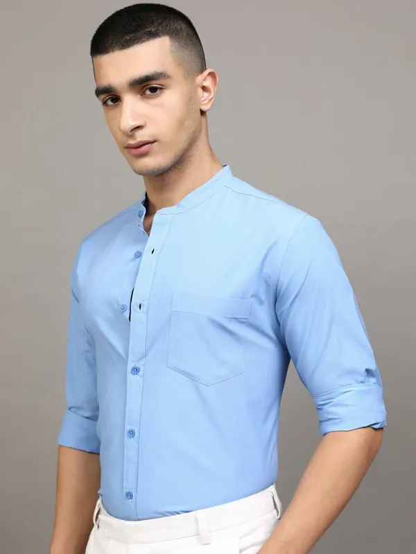 Highlander Men Blue Solid Slim Fit Casual Shirt