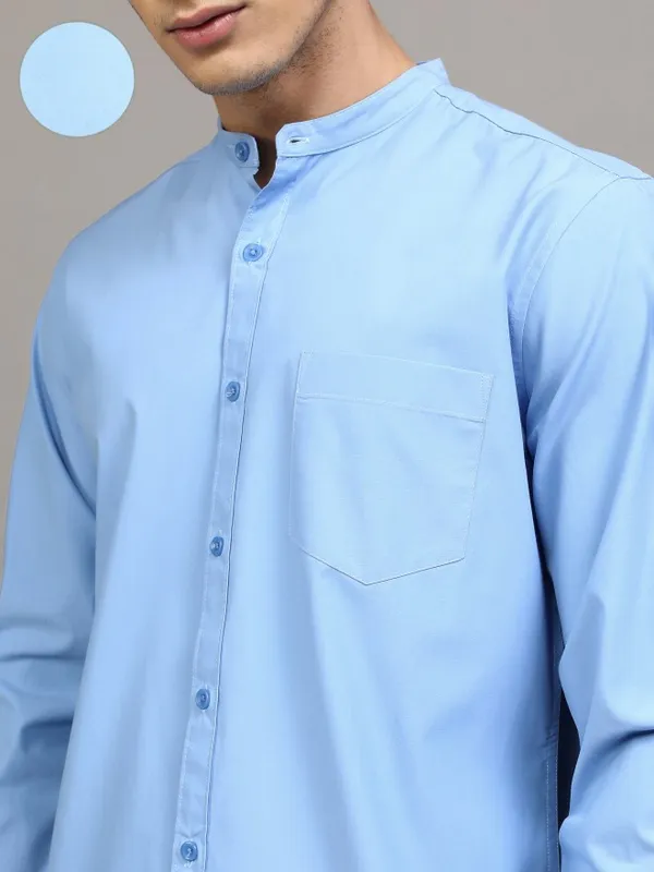 Highlander Men Blue Solid Slim Fit Casual Shirt