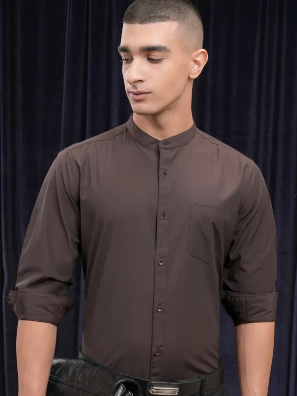 Highlander Men Brown Solid Slim Fit Casual Shirt
