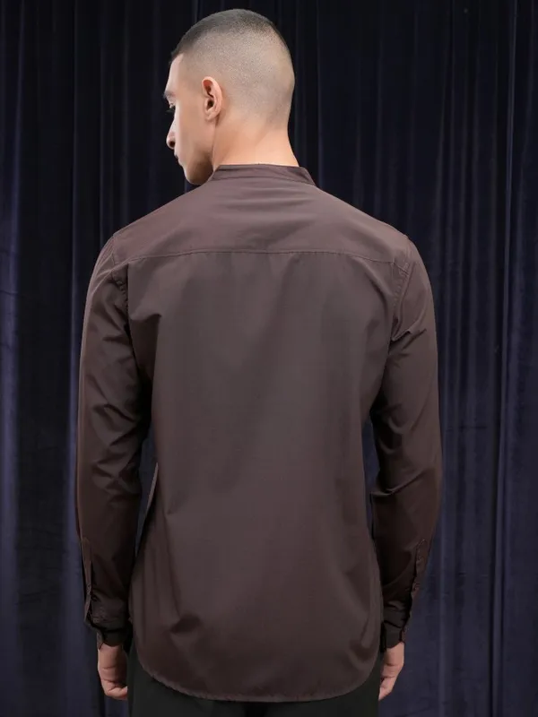 Highlander Men Brown Solid Slim Fit Casual Shirt