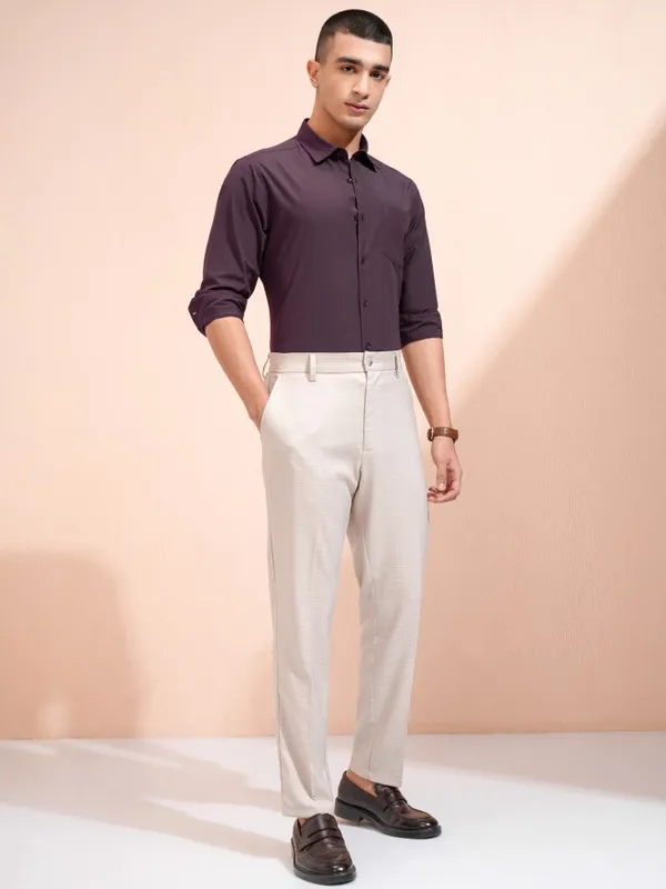 Highlander Men Purple Solid Slim Fit Casual Shirt