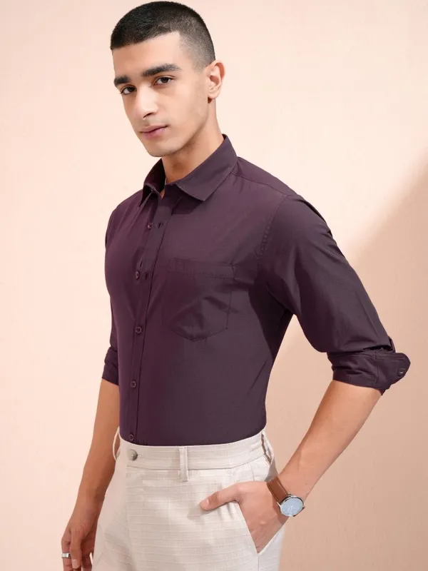 Highlander Men Purple Solid Slim Fit Casual Shirt