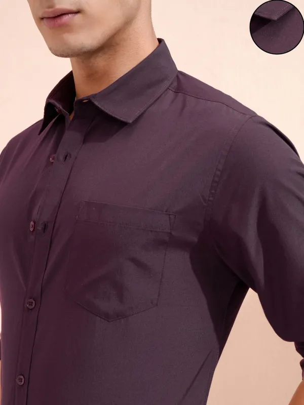 Highlander Men Purple Solid Slim Fit Casual Shirt