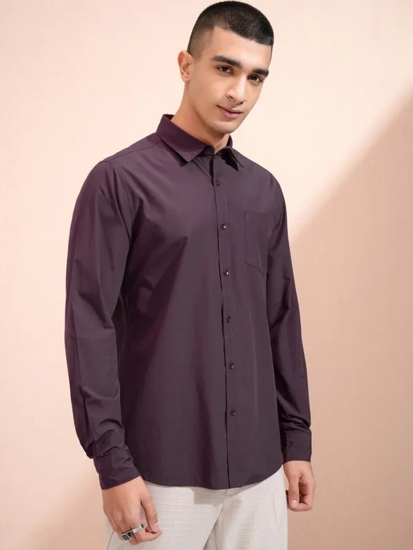 Highlander Men Purple Solid Slim Fit Casual Shirt