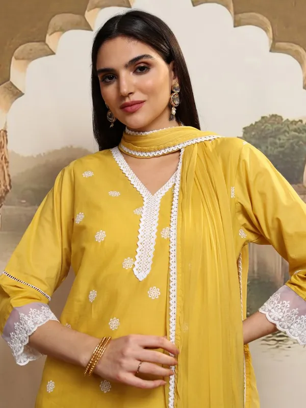 Women Kurta With Trouser And Dupatta