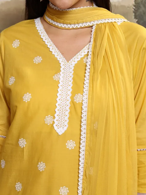 Women Kurta With Trouser And Dupatta