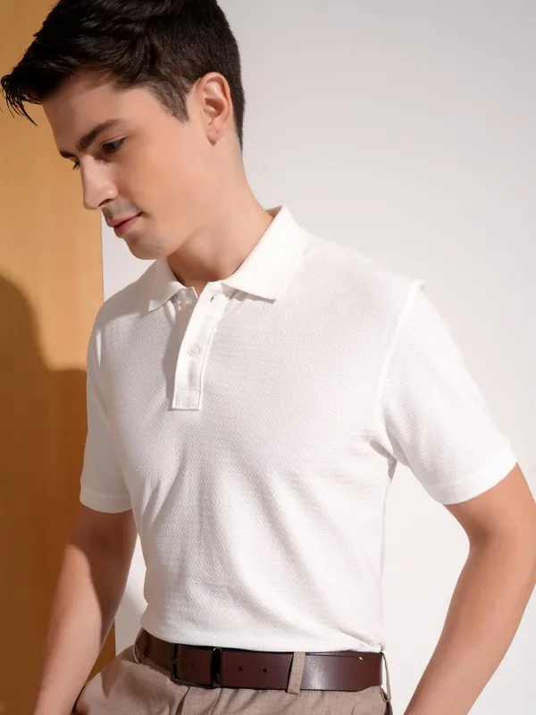 Highlander Men White Solid Polo Collar T-Shirt