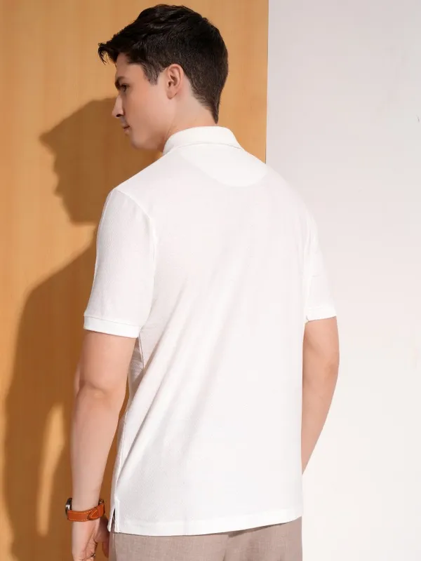 Highlander Men White Solid Polo Collar T-Shirt