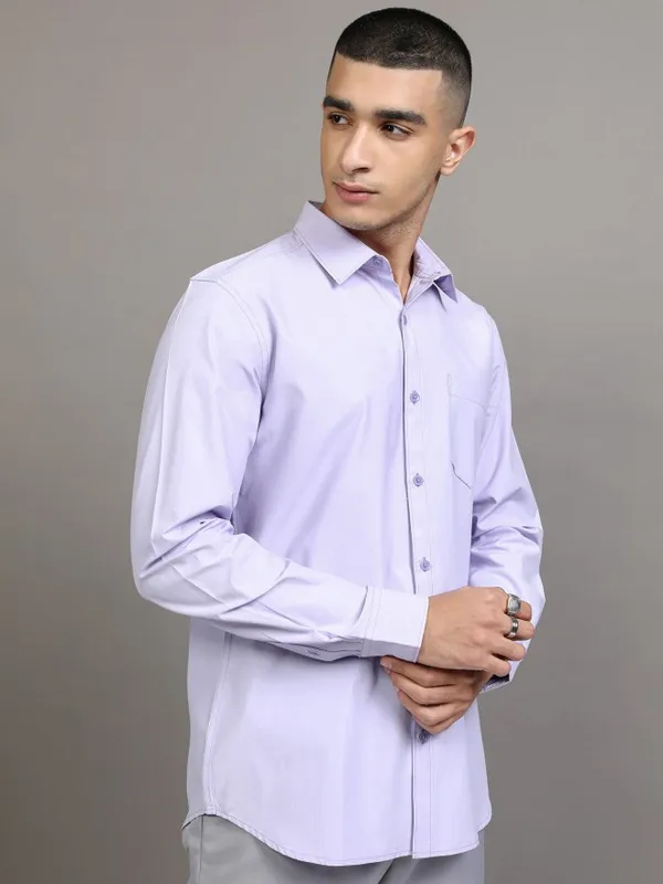 Highlander Men Purple Solid Slim Fit Casual Shirt