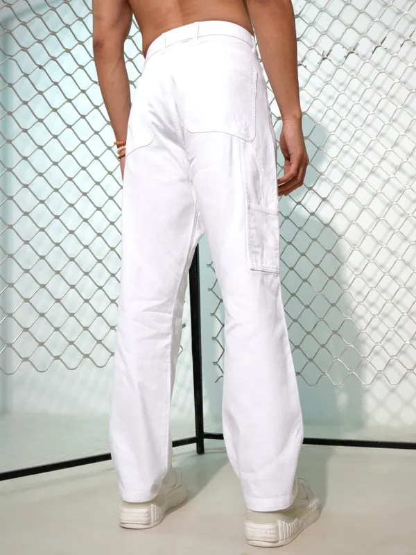 Highlander Men White Loose Fit Solid Cargos