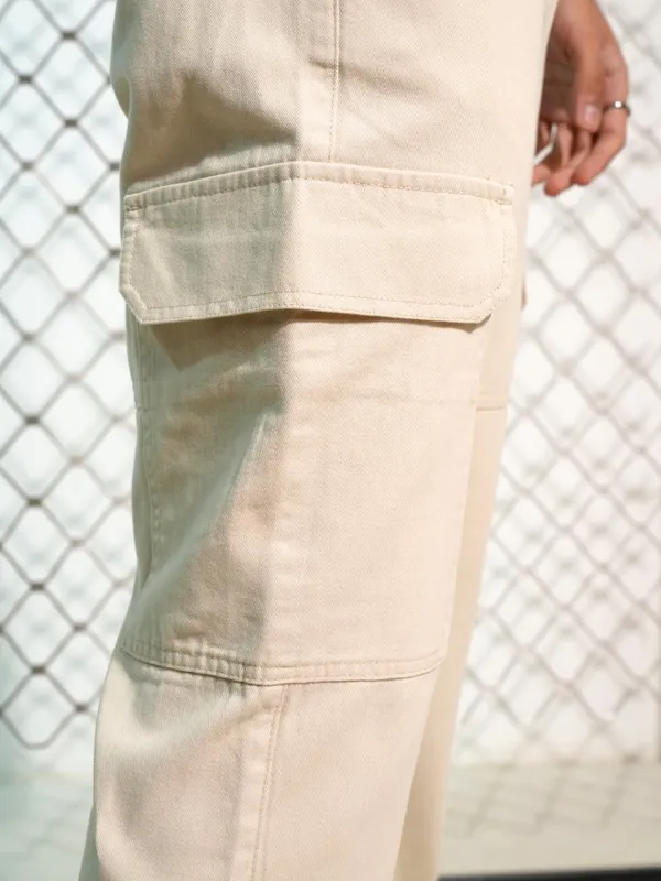 Highlander Men White Loose Fit Solid Cargos