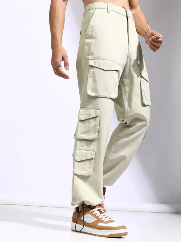 Highlander Men Beige Straight Fit Solid Cargos