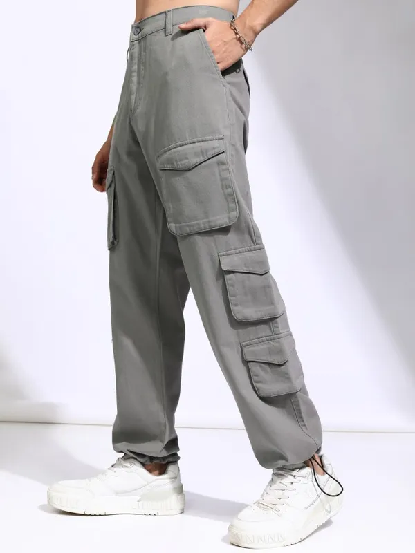 Highlander Men Grey Straight Fit Solid Cargos