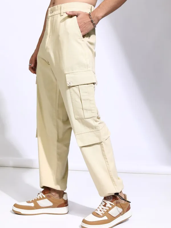 Highlander Men Beige Straight Fit Solid Cargos