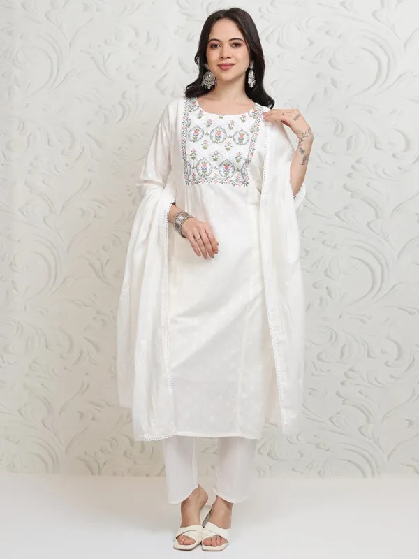 Women Kurta With Trousers & Dupatta