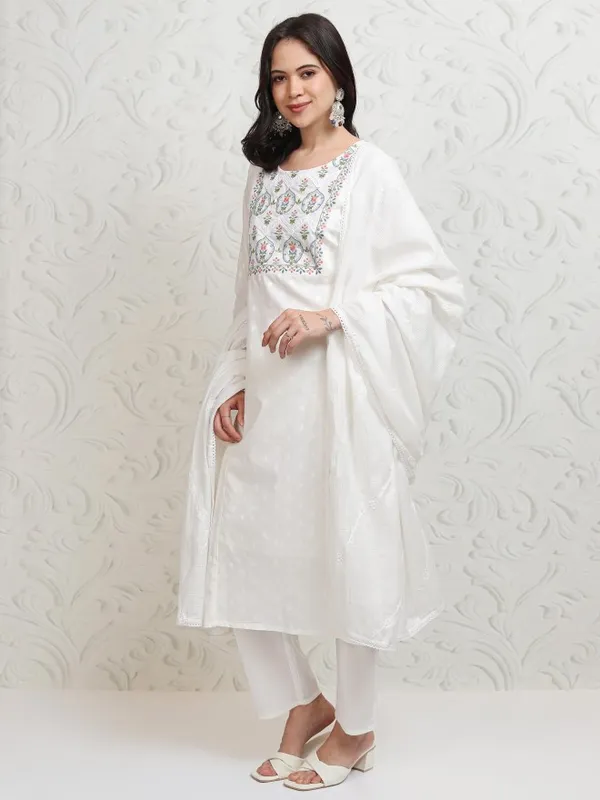 Women Kurta With Trousers & Dupatta
