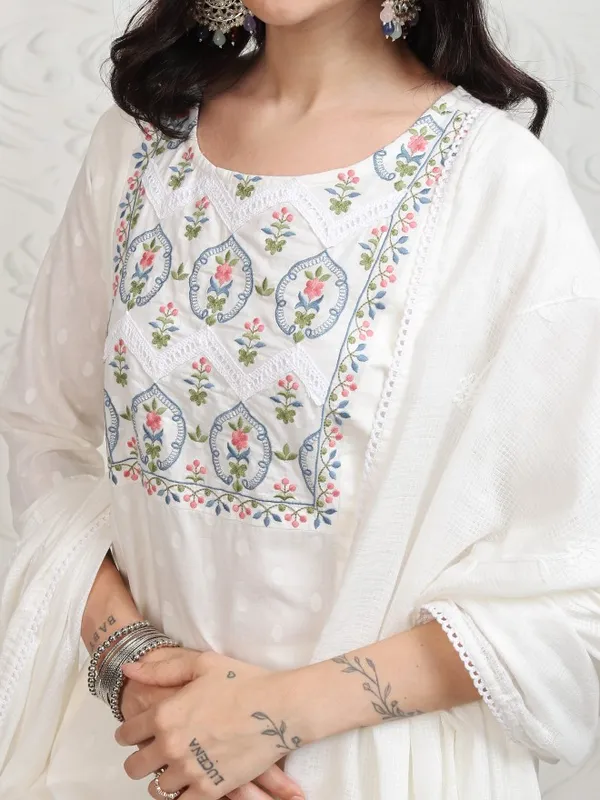 Women Kurta With Trousers & Dupatta