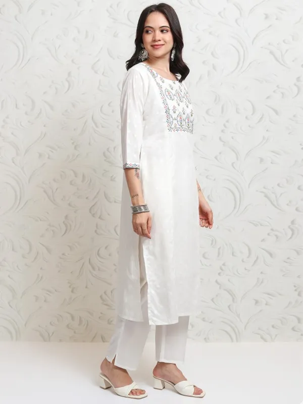 Women Kurta With Trousers & Dupatta