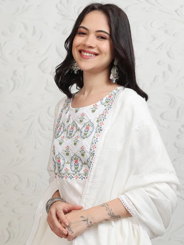 Women Kurta With Trousers & Dupatta