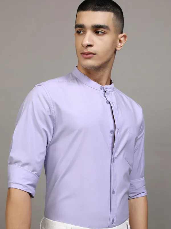 Highlander Men Purple Solid Slim Fit Casual Shirt