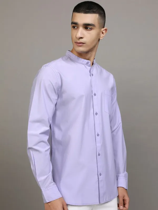 Highlander Men Purple Solid Slim Fit Casual Shirt