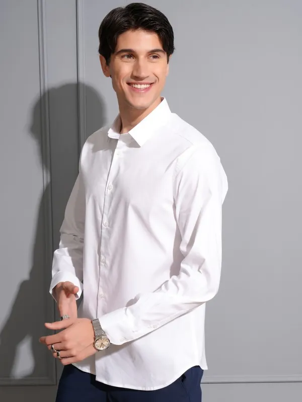 Locomotive Men White Solid Slim Fit Casual Shirt