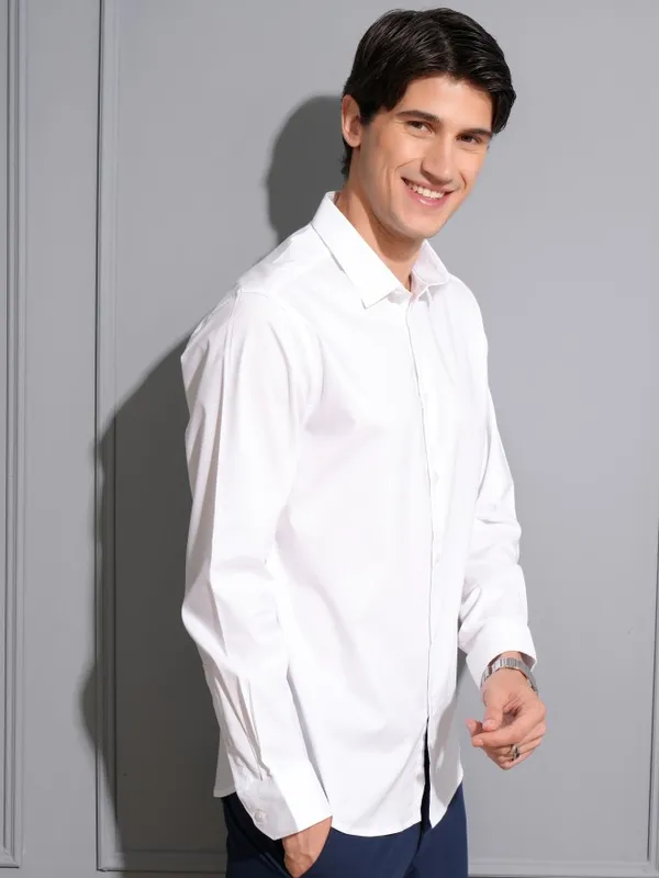 Locomotive Men White Solid Slim Fit Casual Shirt