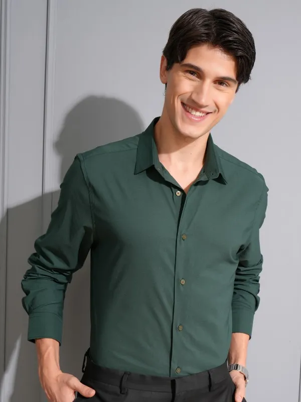 Locomotive Men Green Solid Slim Fit Casual Shirt