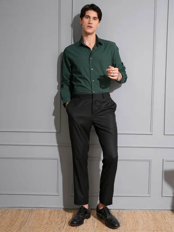 Locomotive Men Green Solid Slim Fit Casual Shirt