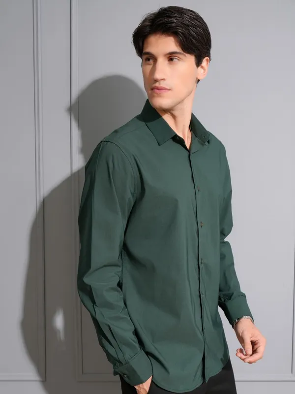 Locomotive Men Green Solid Slim Fit Casual Shirt