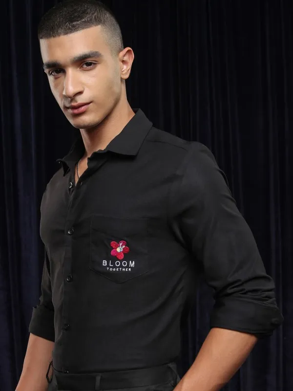 Highlander Men Black Solid Regular Fit Casual Shirt