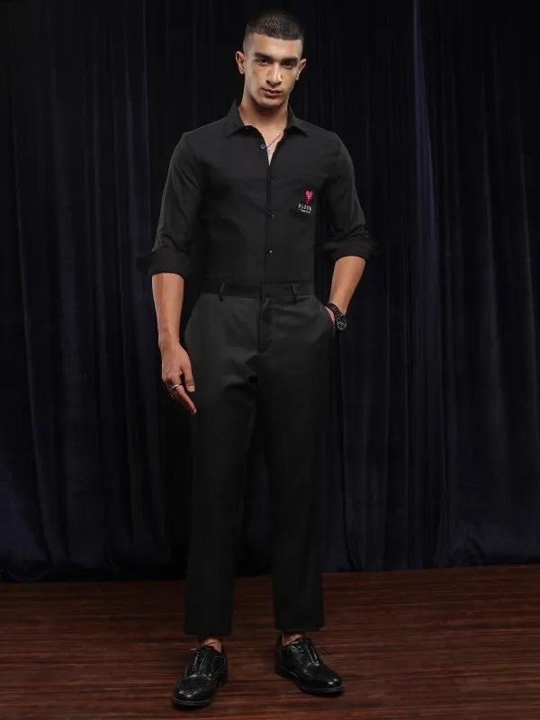 Highlander Men Black Solid Regular Fit Casual Shirt