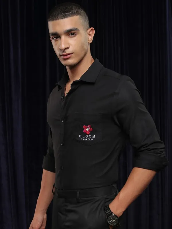 Highlander Men Black Solid Regular Fit Casual Shirt