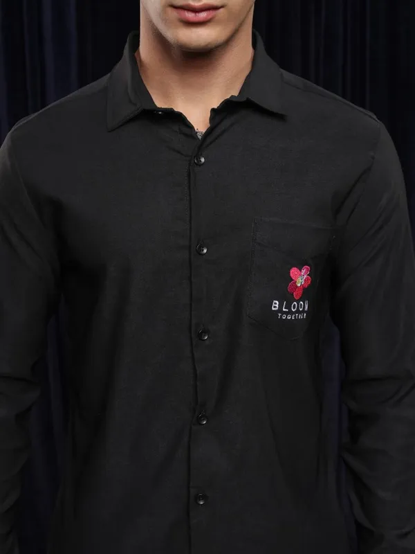 Highlander Men Black Solid Regular Fit Casual Shirt