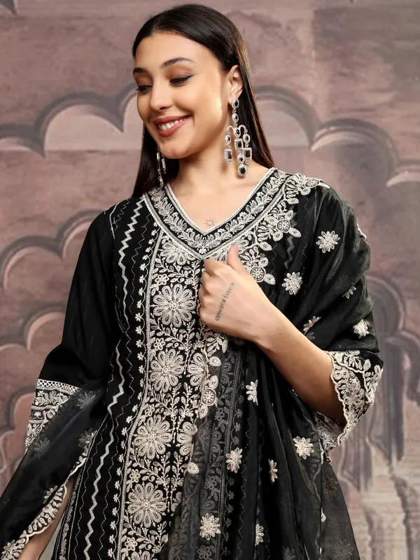 Vishudh Women Black Embroidered Kurta With Trousers