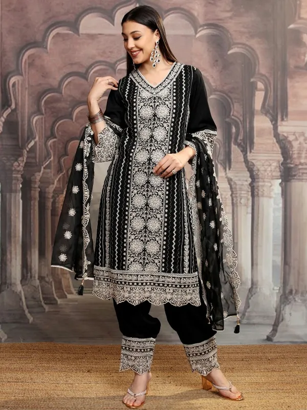 Vishudh Women Black Embroidered Kurta With Trousers