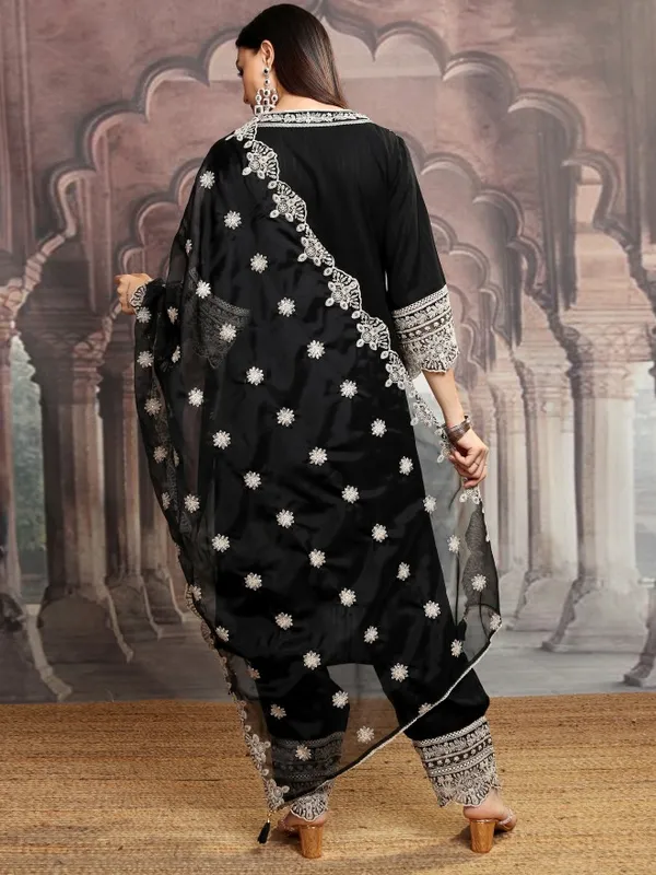 Vishudh Women Black Embroidered Kurta With Trousers