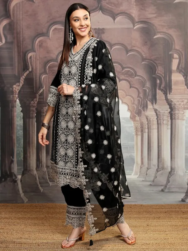 Vishudh Women Black Embroidered Kurta With Trousers