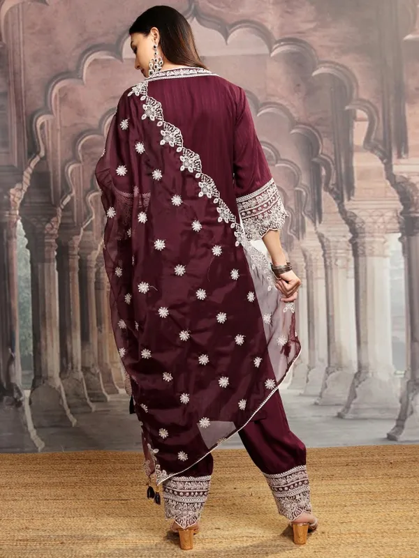 Vishudh Women Maroon Embroidered Kurta With Trousers