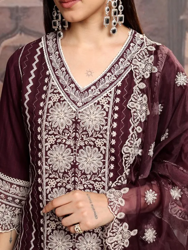 Vishudh Women Maroon Embroidered Kurta With Trousers