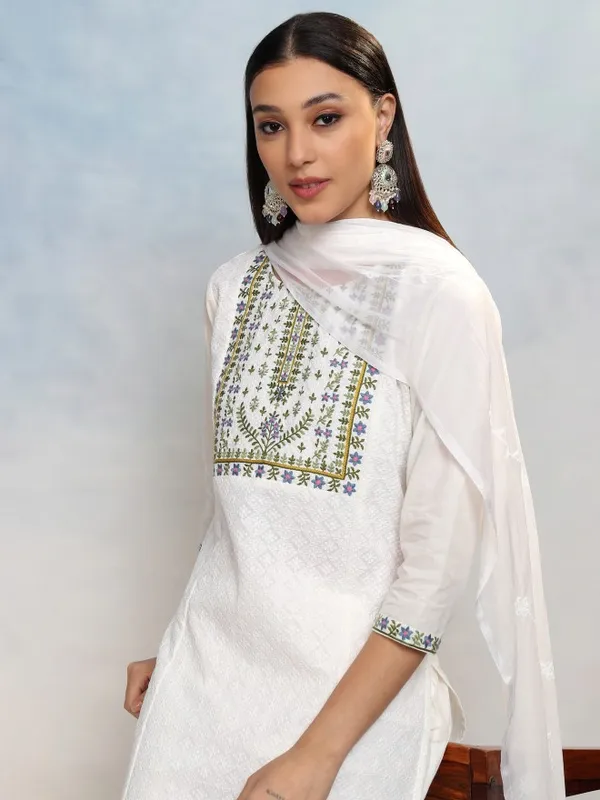 Women Kurta With Trousers & Dupatta
