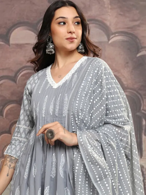 Women Kurta With Trousers & Dupatta