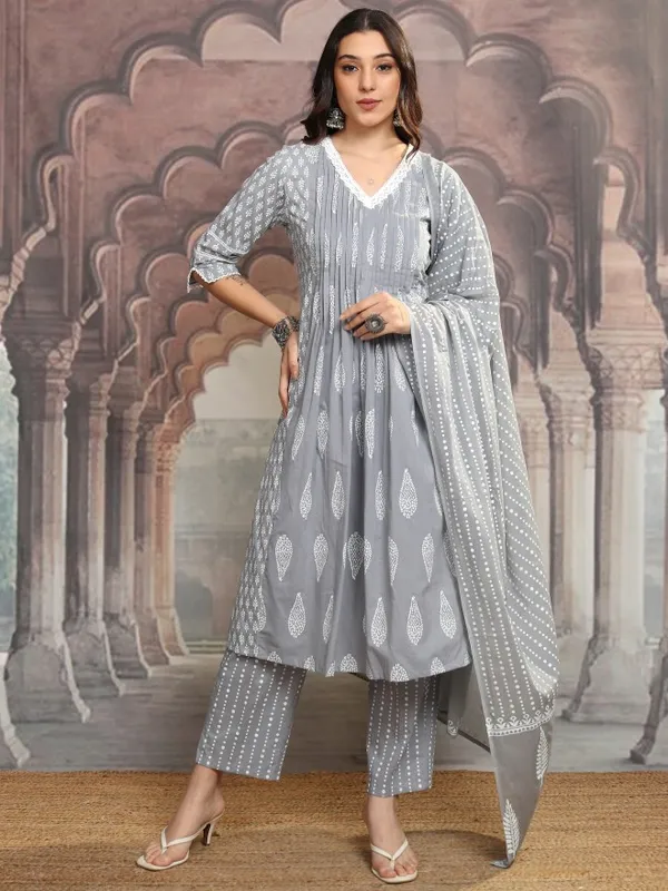 Women Kurta With Trousers & Dupatta