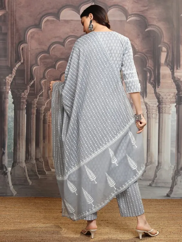 Women Kurta With Trousers & Dupatta