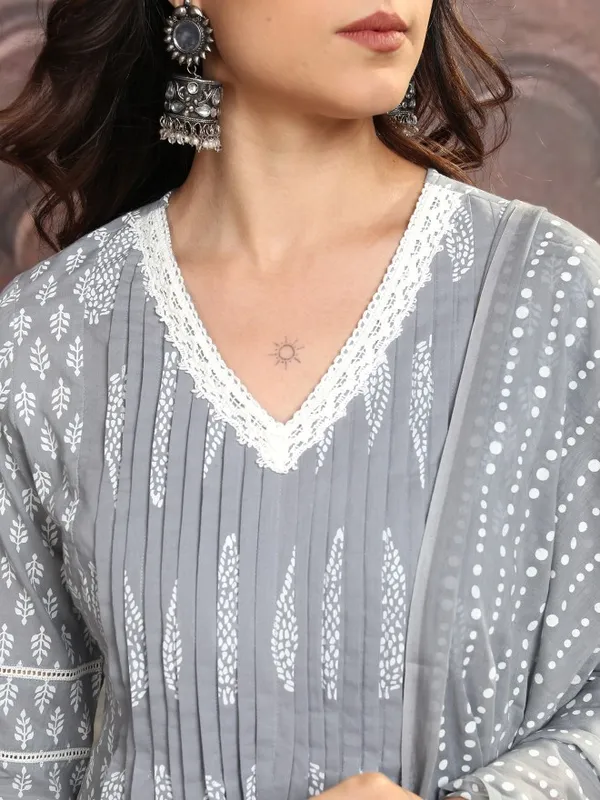 Women Kurta With Trousers & Dupatta