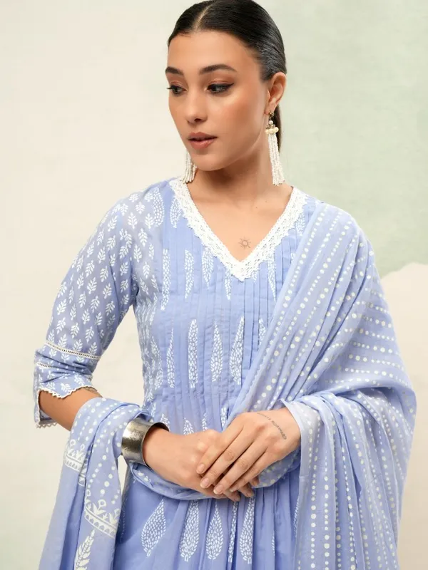 Women Kurta With Trousers & Dupatta
