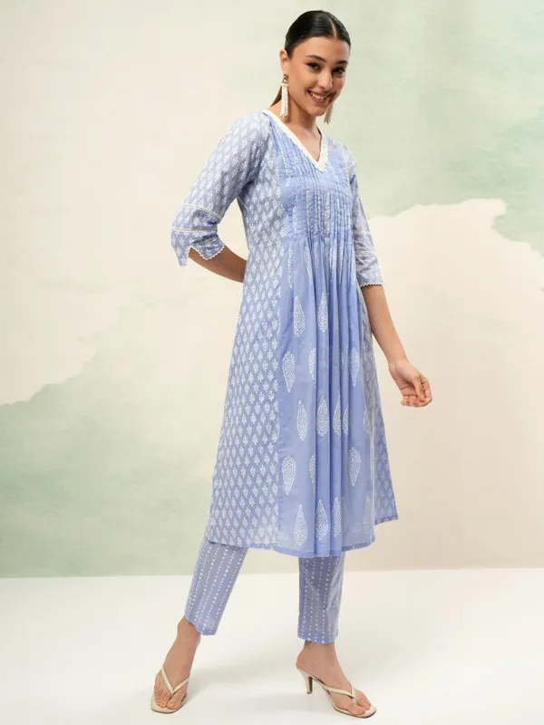 Women Kurta With Trousers & Dupatta