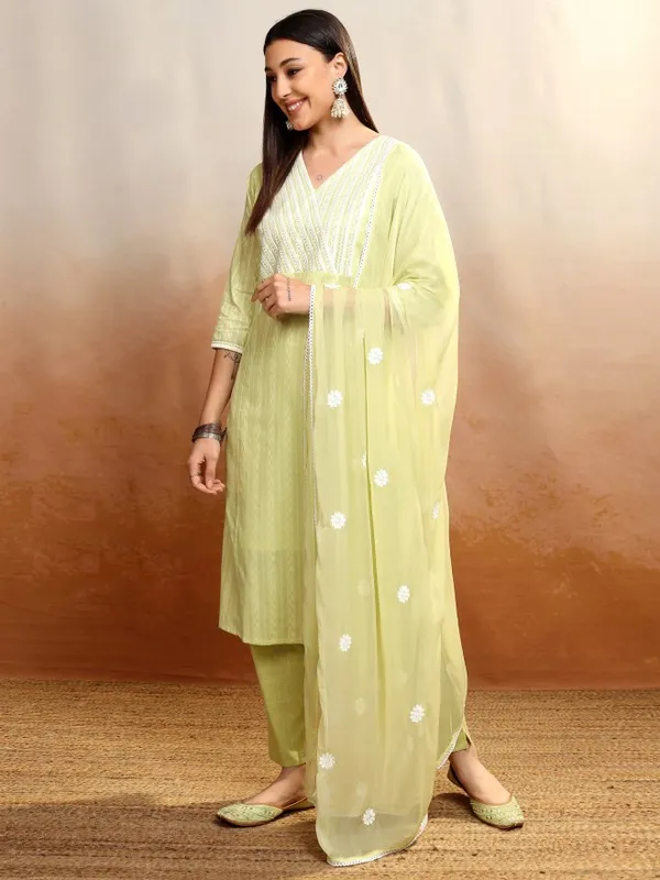 Vishudh Women Green Kurta With Trousers And Dupatta